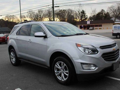 Used 2017 Chevrolet Equinox LT w/ Convenience Package image 3