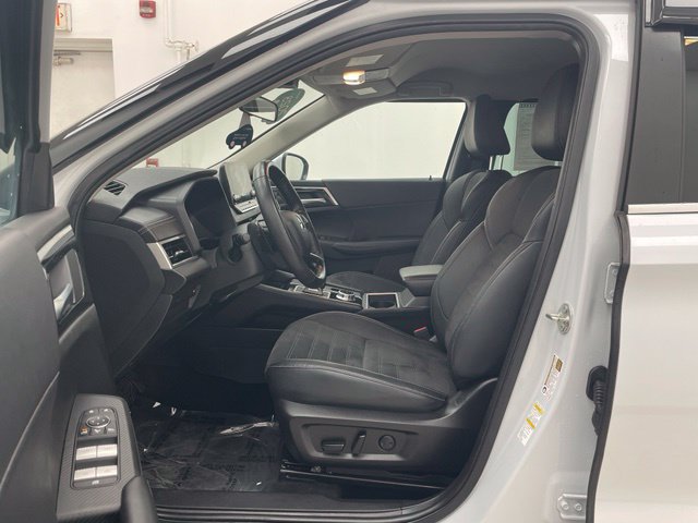 Used 2023 Mitsubishi Outlander SE Black Edition AWD/4WD image 16
