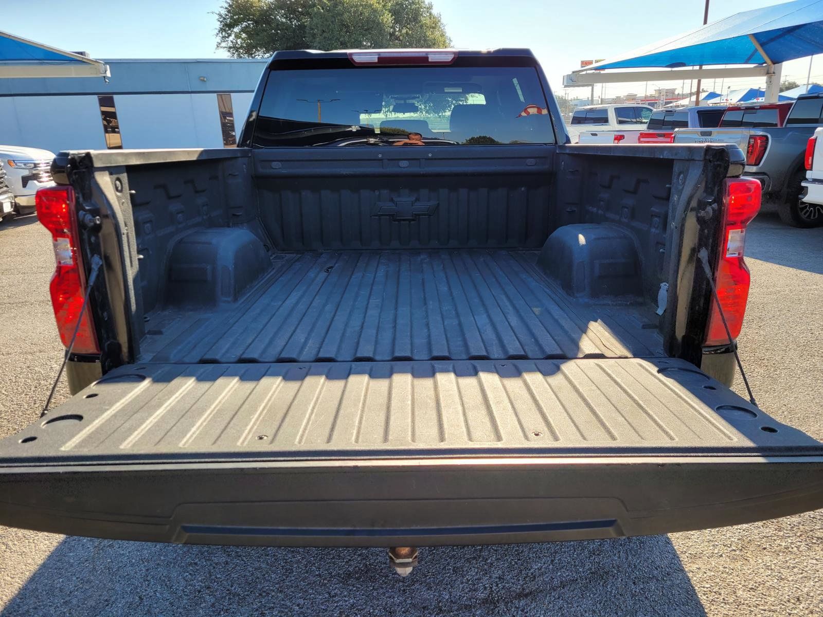 Used 2022 Chevrolet Silverado 1500 LT AWD/4WD image 13