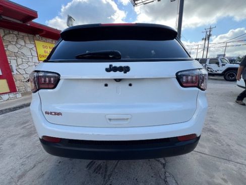 Used 2019 Jeep Compass Latitude FWD image 6