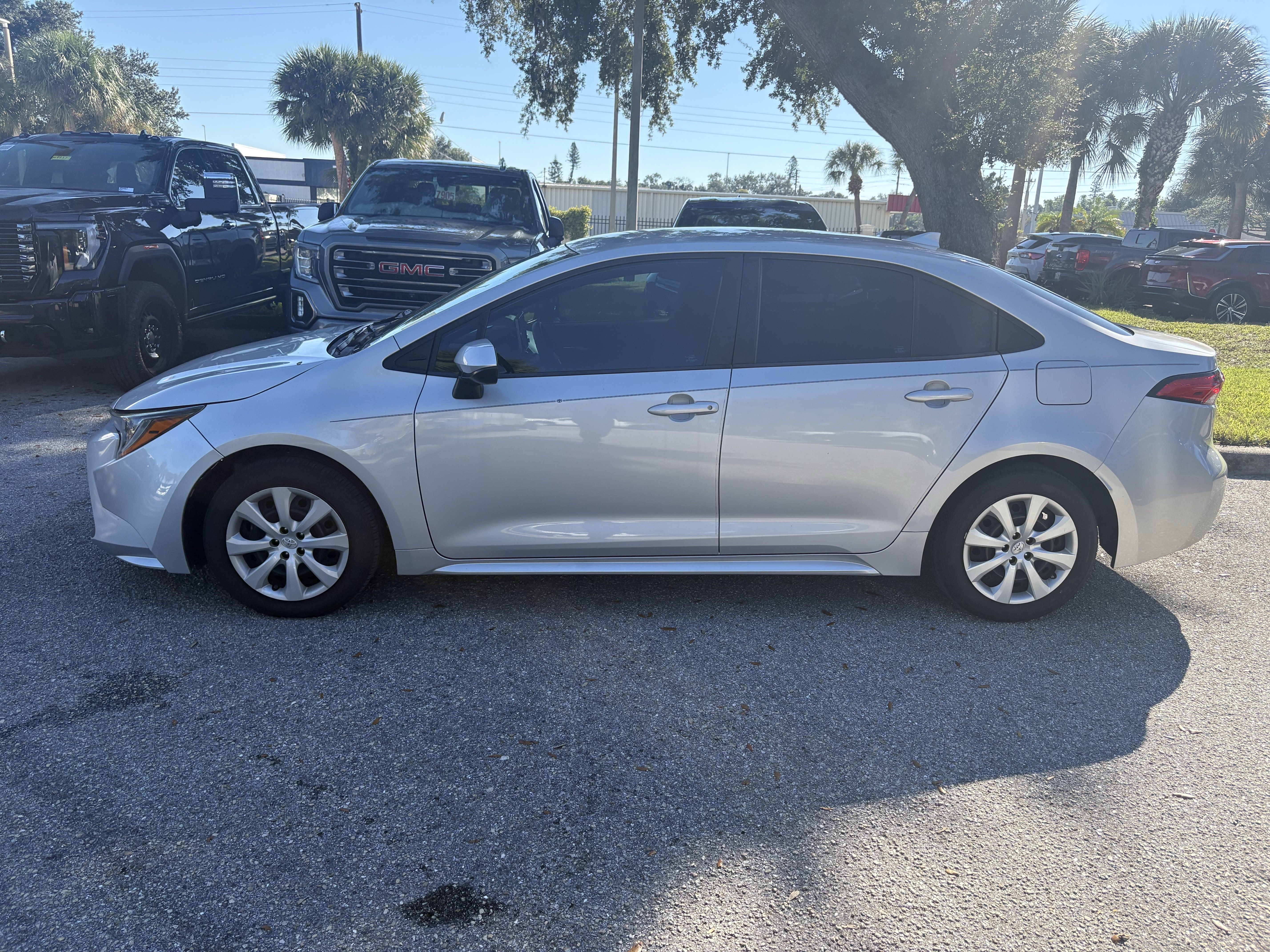 Used 2021 Toyota Corolla LE FWD image 4