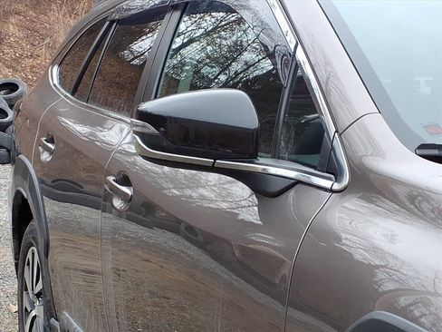 Used 2024 Subaru Outback Premium image 9