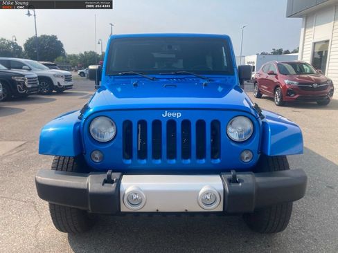 Used 2014 Jeep Wrangler Unlimited Sahara w/ Connectivity Group AWD/4WD image 2