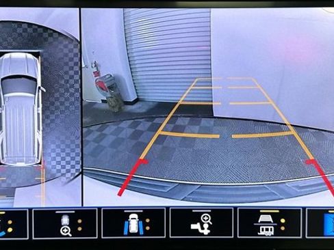 Used 2021 GMC Yukon XL Denali w/ Denali Premium Package image 21