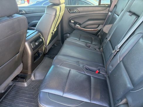 Used 2017 GMC Yukon SLT image 6