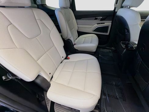 Used 2025 Kia Telluride EX w/ EX Captain's Chair Package image 14