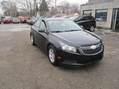 Used 2014 Chevrolet Cruze LT FWD image 1