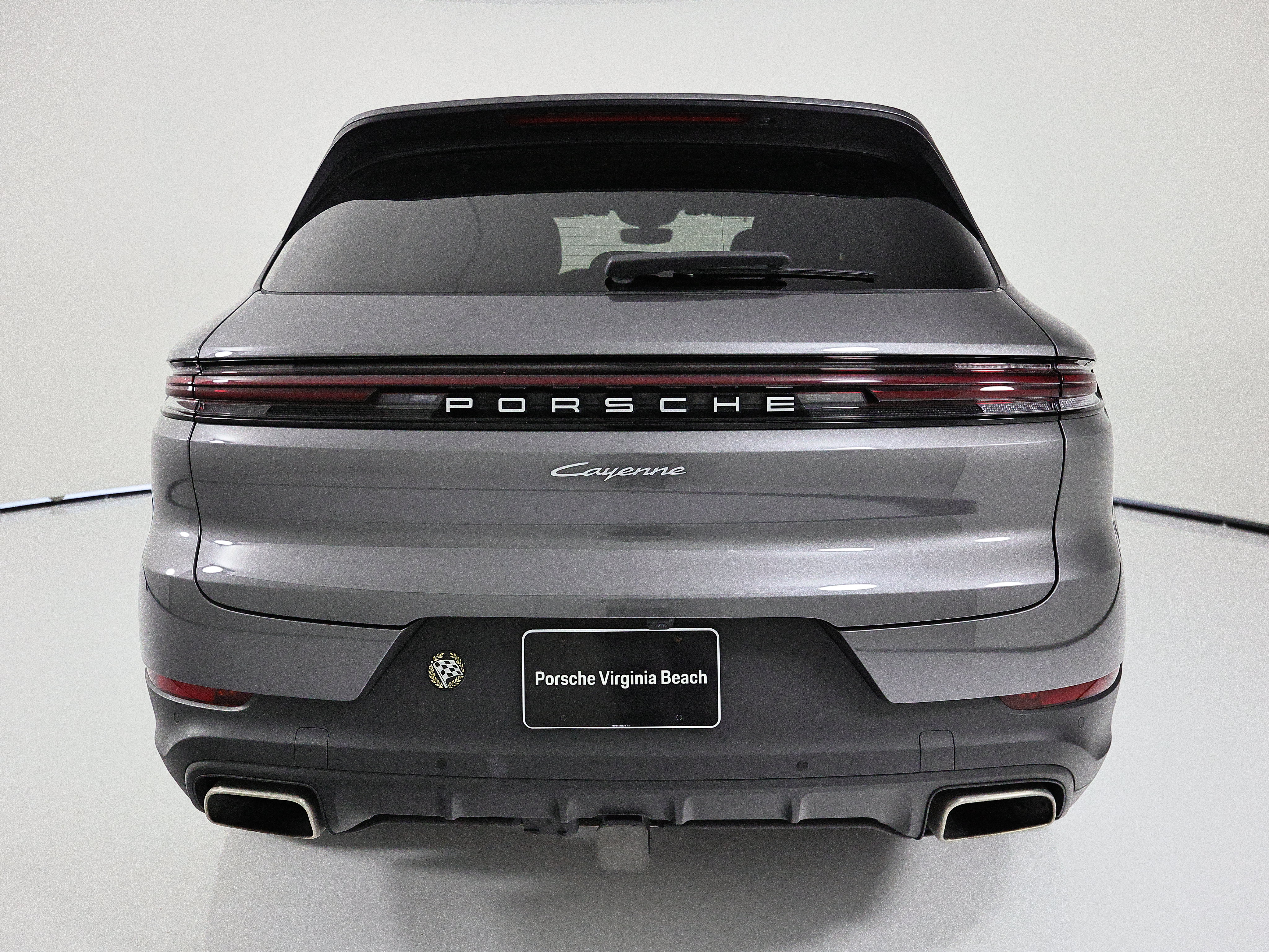 Used 2024 Porsche Cayenne AWD/4WD image 6