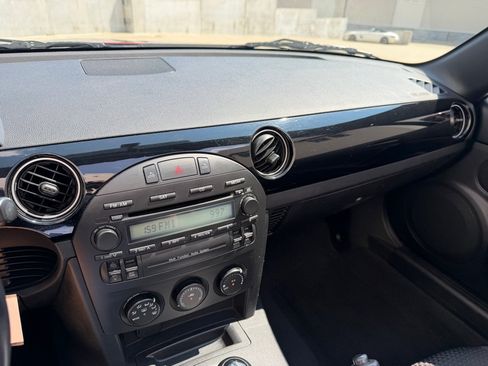 Used 2007 MAZDA MX-5 Miata Sport RWD image 15