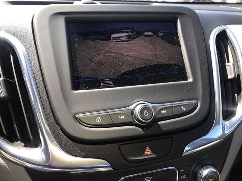 Used 2020 Chevrolet Equinox LS image 17