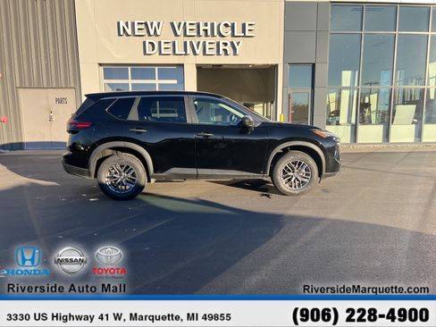 Used 2024 Nissan Rogue S image 10