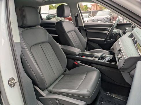 Used 2023 Audi e-tron Premium Plus w/ Premium Plus Package AWD/4WD image 28