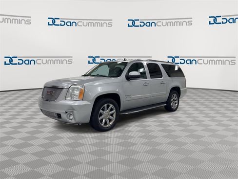 Used 2013 GMC Yukon XL Denali image 4