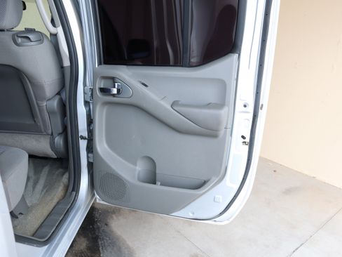 Used 2014 Nissan Frontier SV w/ SV Value Truck Package AWD/4WD image 45
