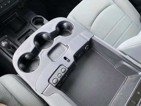 Used 2013 RAM 2500 Tradesman w/ Chrome Appearance Group image 34