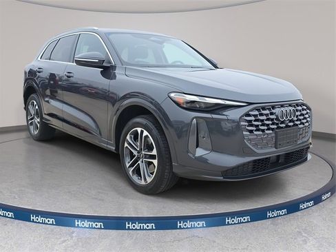 Used 2025 Audi Q5 Premium w/ Convenience Package image 4