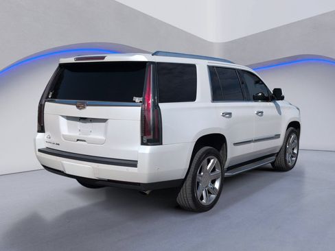 Used 2017 Cadillac Escalade Luxury AWD/4WD image 3