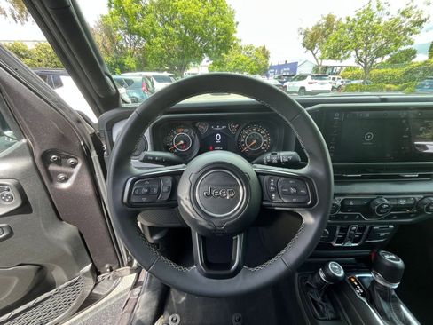 Used 2025 Jeep Wrangler Unlimited Sport AWD/4WD image 33