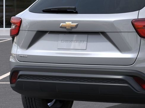 New 2026 Chevrolet Trax LS w/ LS Convenience Package FWD image 14