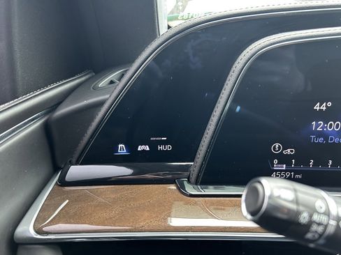 Used 2023 Cadillac Escalade ESV Sport Platinum w/ Heavy-Duty Trailer Package image 32