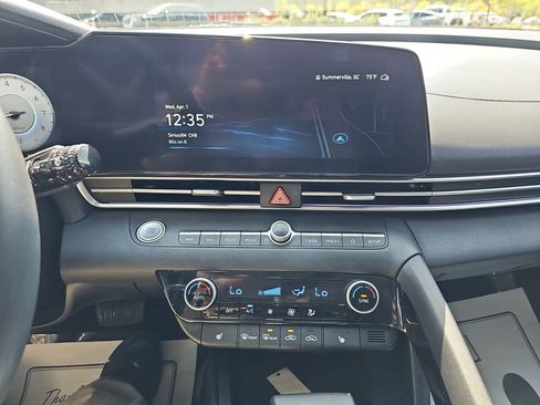 Used 2024 Hyundai Elantra Limited image 23