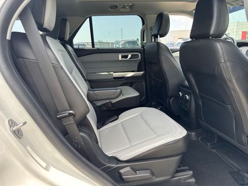 Used 2021 Ford Explorer XLT w/ Equipment Group 202A AWD/4WD image 11
