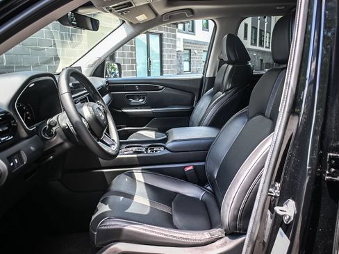 Used 2024 Honda Pilot Touring image 8