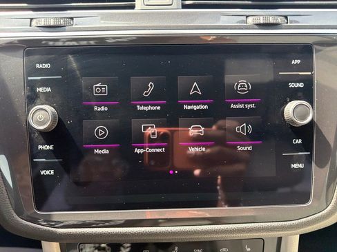 Used 2023 Volkswagen Tiguan SE R-Line FWD image 37