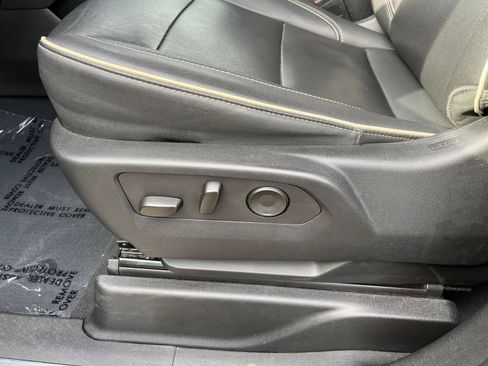 Used 2024 GMC Yukon SLT RWD image 22