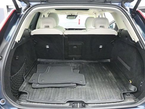 Used 2019 Volvo XC60 T6 Momentum w/ Advanced Package image 16