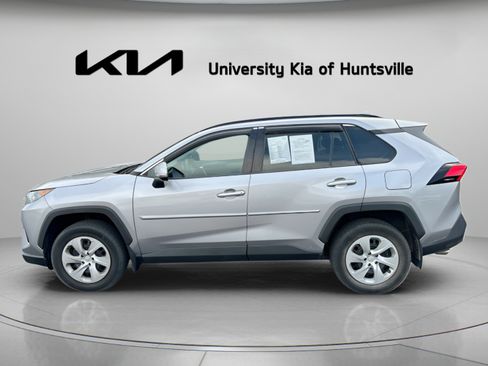 Used 2019 Toyota RAV4 LE FWD image 5