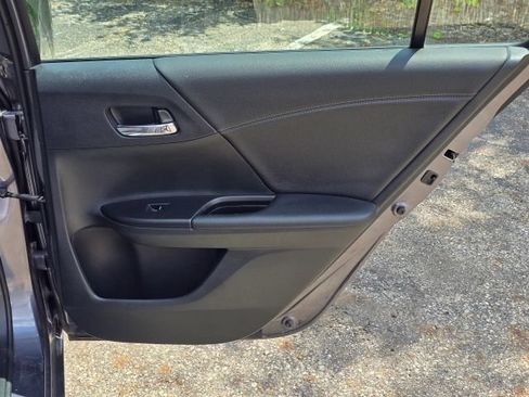 Used 2017 Honda Accord EX image 14