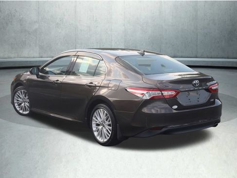 Used 2019 Toyota Camry XLE FWD image 22