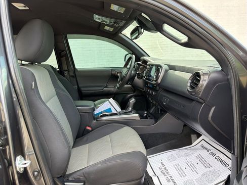 Used 2021 Toyota Tacoma TRD Off-Road w/ Technology Package AWD/4WD image 12