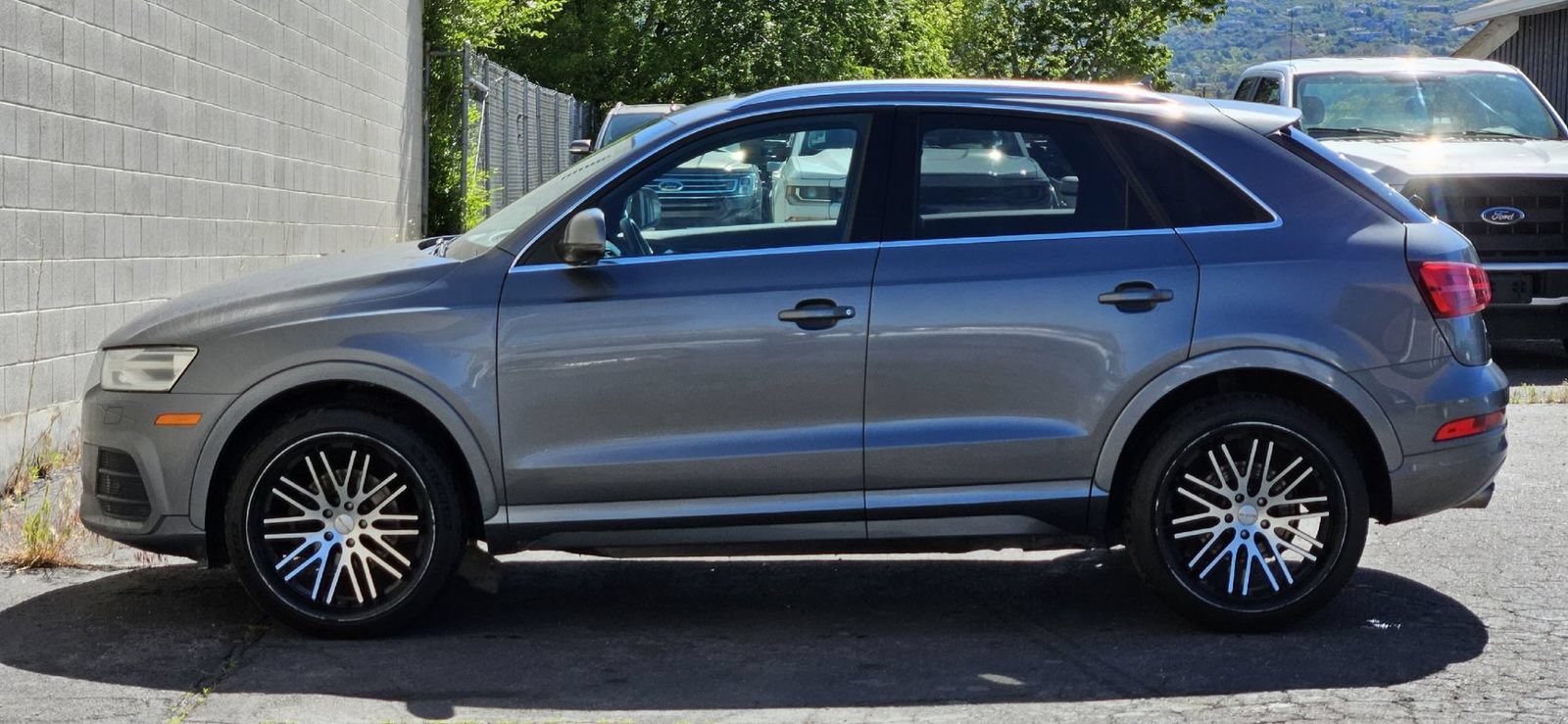 Used 2017 Audi Q3 2.0T Premium Plus w/ Premium Plus Package AWD/4WD image 2