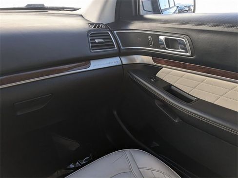 Used 2017 Ford Explorer Platinum image 20