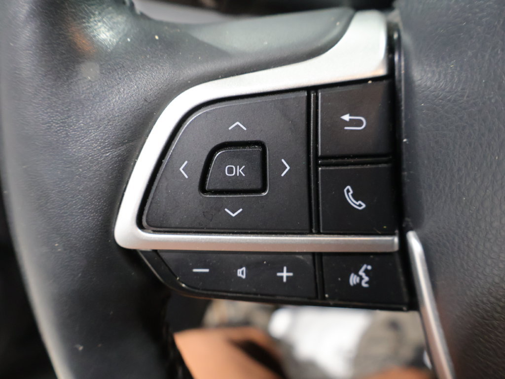 Used 2024 Toyota Highlander Limited AWD/4WD image 34