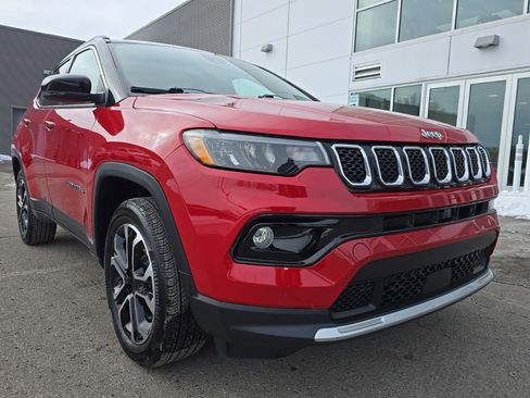 Used 2023 Jeep Compass Limited image 30