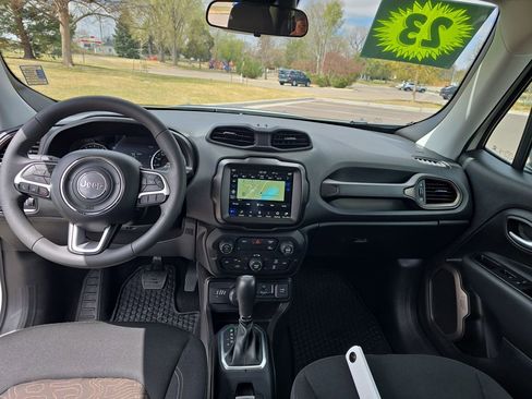 Used 2023 Jeep Renegade Latitude AWD/4WD image 14