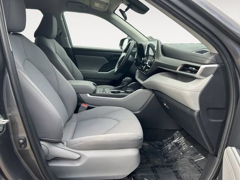 Used 2023 Toyota Highlander L FWD image 25