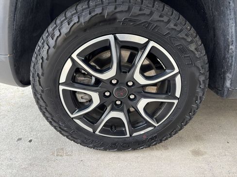Used 2025 Jeep Compass Trailhawk AWD/4WD image 30