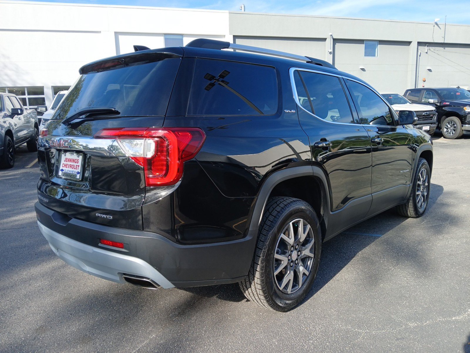 Used 2023 GMC Acadia SLE w/ Driver Convenience Package AWD/4WD image 4