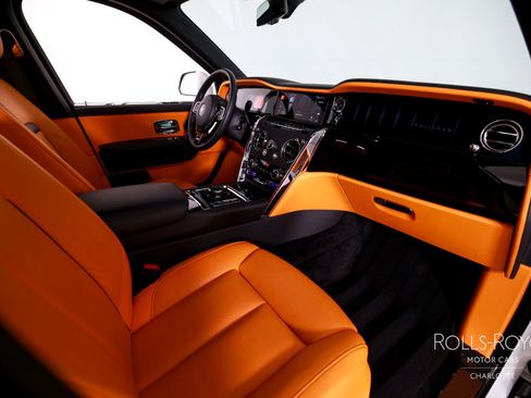 Certified 2025 Rolls-Royce Cullinan image 35
