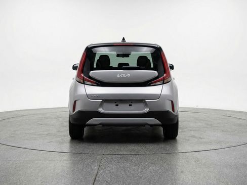 Used 2025 Kia Soul LX w/ LX Technology Package FWD image 7