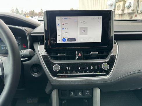 Used 2025 Toyota Corolla Cross XLE image 7