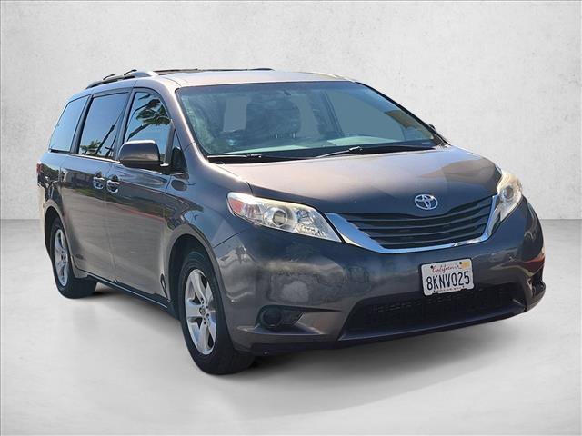 Used 2017 Toyota Sienna LE FWD image 3