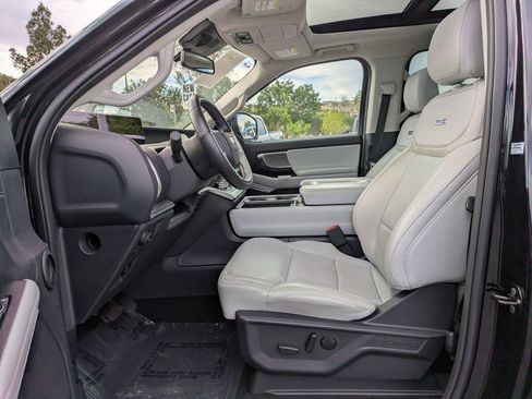 Used 2025 Ford Expedition Platinum AWD/4WD image 17