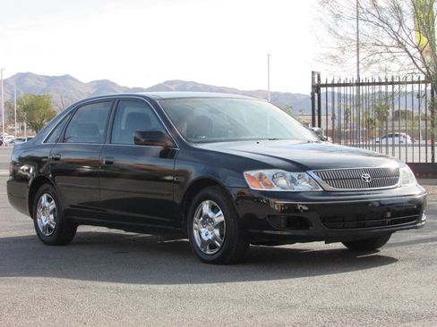 Used 2001 Toyota Avalon XLS image 2