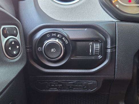 Used 2024 Jeep Wrangler Unlimited Sahara AWD/4WD image 41