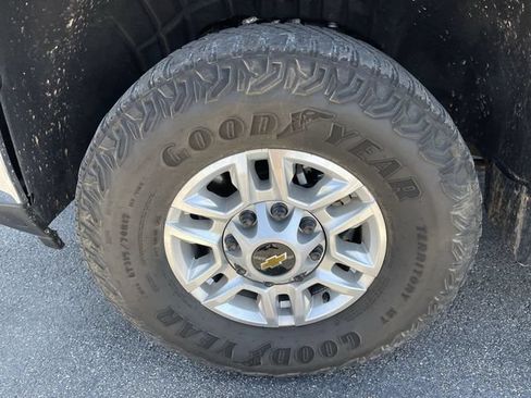 Used 2025 Chevrolet Silverado 2500 LT w/ Safety Package AWD/4WD image 2